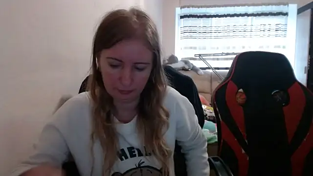 PeterAndJen online show from October 8, 2025, 7:54 am