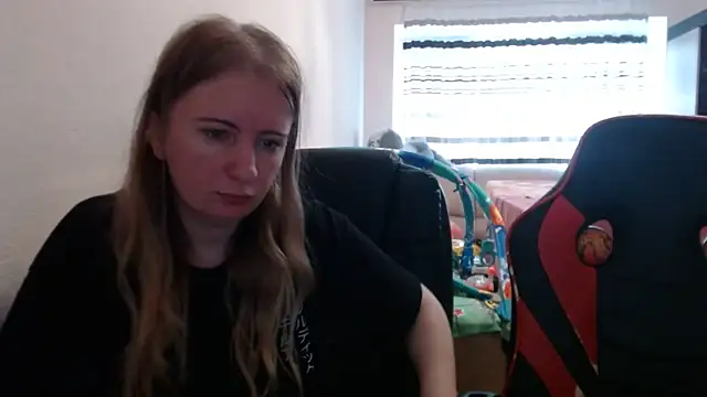 PeterAndJen online show from September 26, 2025, 7:04 am