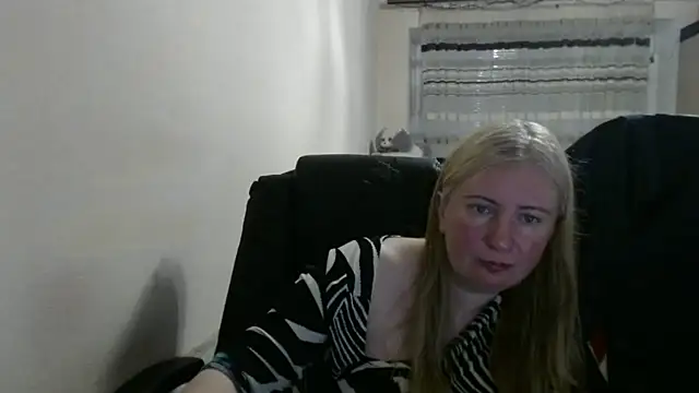PeterAndJen online show from May 10, 2026, 5:48 pm