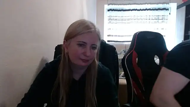 PeterAndJen online show from April 23, 2026, 12:51 pm