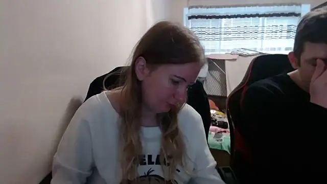 PeterAndJen online show from October 7, 2025, 7:42 am