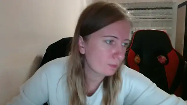 PeterAndJen online show from October 5, 2025, 7:04 pm