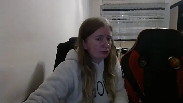 PeterAndJen online show from October 26, 2025, 7:03 pm