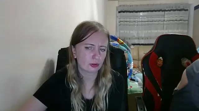 PeterAndJen online show from September 22, 2025, 5:52 pm