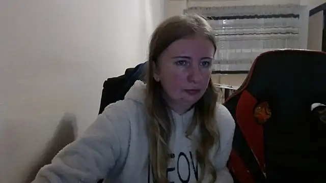 PeterAndJen online show from November 8, 2025, 7:39 pm