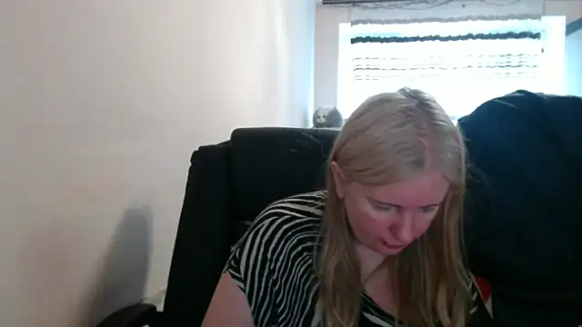PeterAndJen online show from May 11, 2026, 6:04 am
