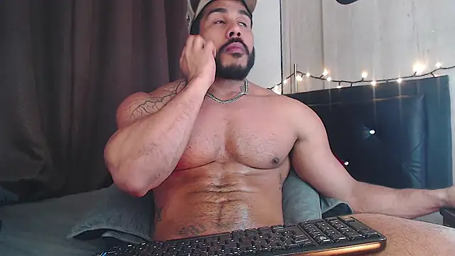 Artemis Kazttman online show from December 25, 2024, 11:42 pm