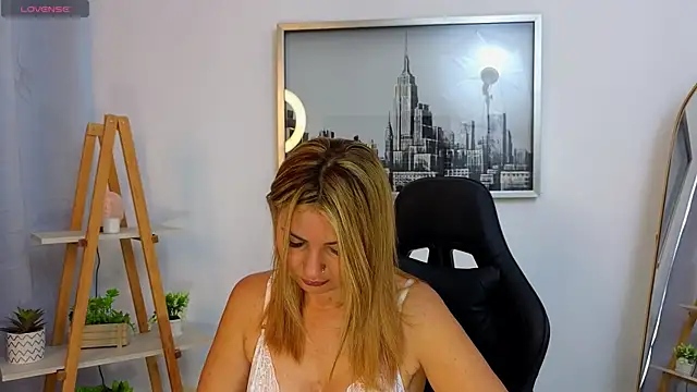 bella  adams online show from October 12, 2025, 1:23 pm