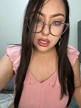 Snapshot of MileyGia chatting on April 5, 2026, 2:51 am MileyGia online show from April 5, 2026, 2:51 am