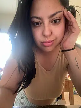 Snapshot of MileyGia chatting on March 16, 2026, 2:53 pm MileyGia online show from March 16, 2026, 2:53 pm