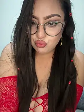 Snapshot of MileyGia chatting on April 7, 2026, 2:57 am MileyGia online show from April 7, 2026, 2:57 am