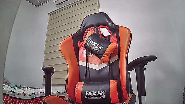 EvaTiffany online show from September 16, 2025, 12:33 am