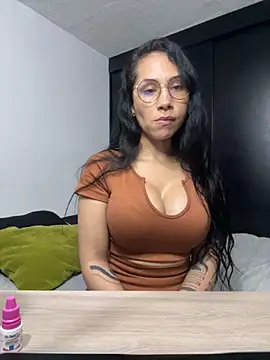 Angela isabella online show from October 28, 2025, 12:33 am