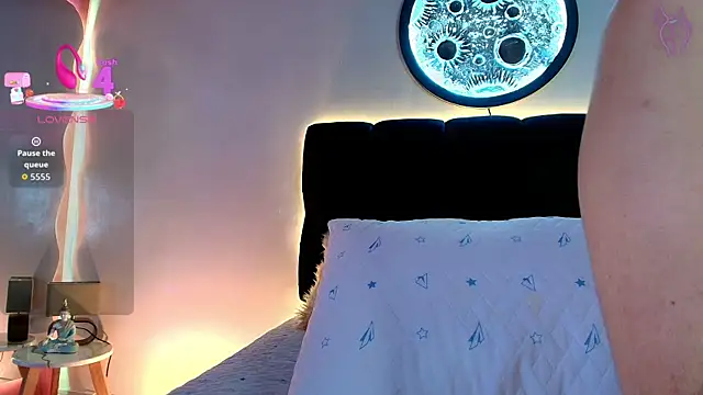 Snapshot of lorrayne_ chatting on April 24, 2026, 12:29 pm lorrayne online show from April 24, 2026, 12:29 pm