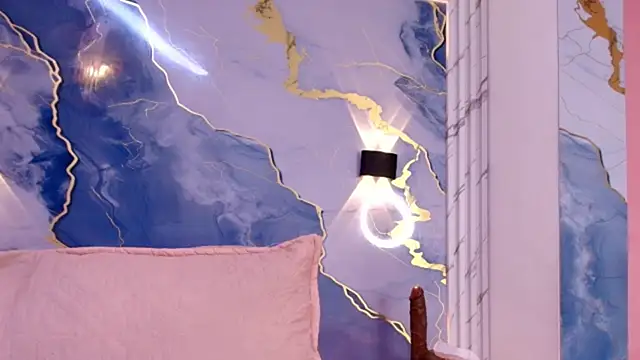 lorrayne  online show from October 4, 2025, 12:07 pm