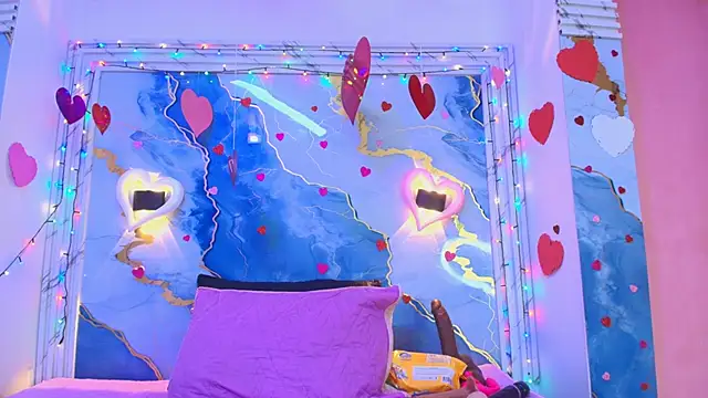 lorrayne  online show from February 12, 2026, 12:16 pm