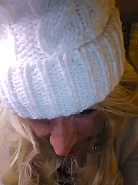 Snapshot of CROSSCOUNTRY1 chatting on January 16, 2025, 11:37 pm CROSSCOUNTRY1 online show from January 16, 2025, 11:37 pm