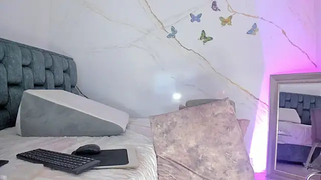 IsiisLovei online show from May 28, 2026, 2:34 pm