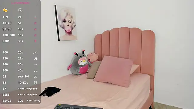 Snapshot of julieth_sanz chatting on February 24, 2025, 11:10 am julieth sanz online show from February 24, 2025, 11:10 am