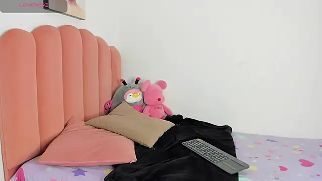 Snapshot of julieth_sanz chatting on March 8, 2025, 11:27 am julieth sanz online show from March 8, 2025, 11:27 am