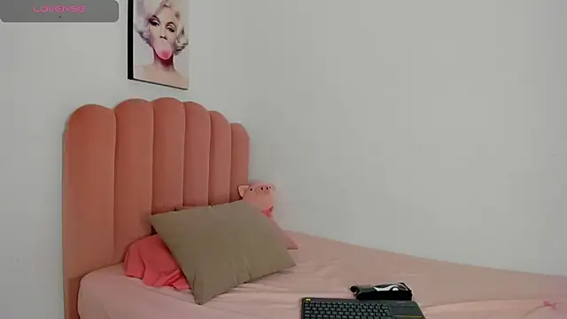 Snapshot of julieth_sanz chatting on March 21, 2025, 11:12 am julieth sanz online show from March 21, 2025, 11:12 am