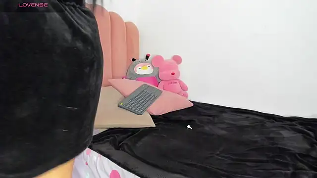 Snapshot of julieth_sanz chatting on March 6, 2025, 2:18 pm julieth sanz online show from March 6, 2025, 2:18 pm