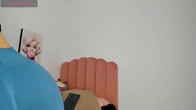 Snapshot of julieth_sanz chatting on February 6, 2025, 5:51 pm julieth sanz online show from February 6, 2025, 5:51 pm