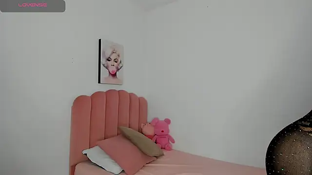 Snapshot of julieth_sanz chatting on March 22, 2025, 9:34 am julieth sanz online show from March 22, 2025, 9:34 am