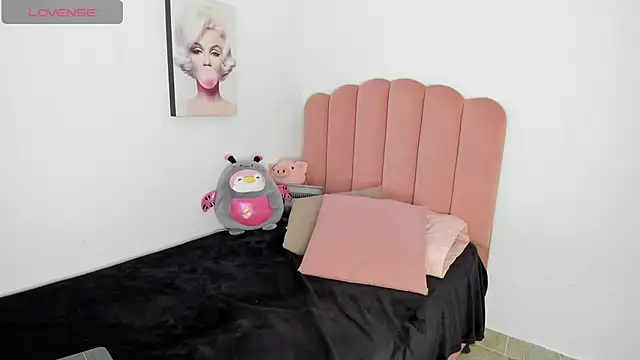 Snapshot of julieth_sanz chatting on January 23, 2025, 11:37 am julieth sanz online show from January 23, 2025, 11:37 am