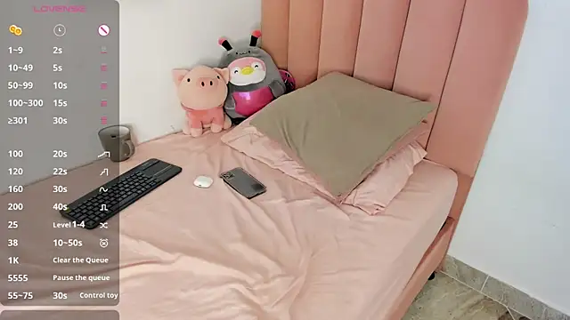 Snapshot of julieth_sanz chatting on February 21, 2025, 12:06 pm julieth sanz online show from February 21, 2025, 12:06 pm