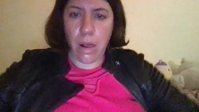 Snapshot of HYPHYtype chatting on December 21, 2025, 3:08 am HYPHYtype online show from December 21, 2025, 3:08 am