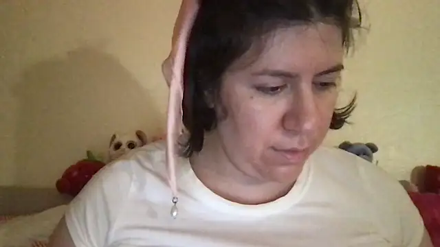 Snapshot of HYPHYtype chatting on February 26, 2026, 4:12 am HYPHYtype online show from February 26, 2026, 4:12 am