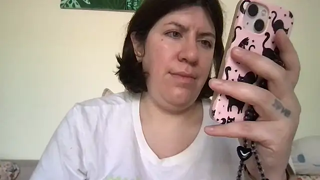 Snapshot of HYPHYtype chatting on December 18, 2025, 9:51 pm HYPHYtype online show from December 18, 2025, 9:51 pm