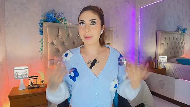 Snapshot of nini_love01 chatting on September 9, 2025, 4:11 am nini love01 online show from September 9, 2025, 4:11 am