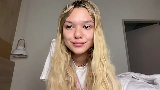 Snapshot of madwillienn chatting on November 16, 2025, 1:05 pm madwillienn online show from November 16, 2025, 1:05 pm