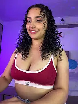 Snapshot of Lucy_Marin chatting on March 19, 2025, 4:45 pm Lucy Marin online show from March 19, 2025, 4:45 pm