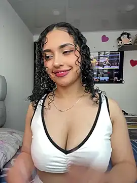 Snapshot of Lucy_Marin chatting on February 25, 2025, 4:14 pm Lucy Marin online show from February 25, 2025, 4:14 pm