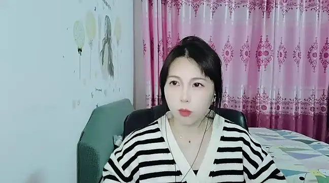 Snapshot of Sunset_glow chatting on January 19, 2025, 1:22 pm Sunset glow online show from January 19, 2025, 1:22 pm