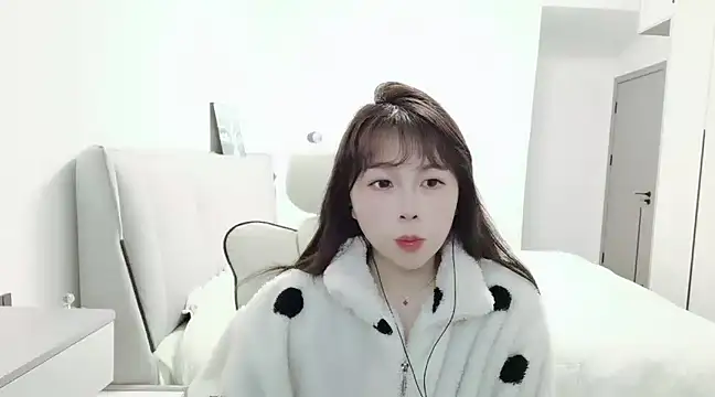 Snapshot of Sunset_glow chatting on February 20, 2025, 3:30 pm Sunset glow online show from February 20, 2025, 3:30 pm