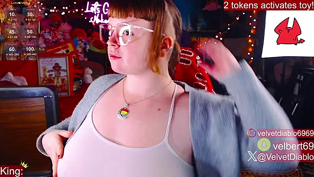 Snapshot of VelvetDiablo chatting on November 18, 2025, 12:15 am VelvetDiablo online show from November 18, 2025, 12:15 am