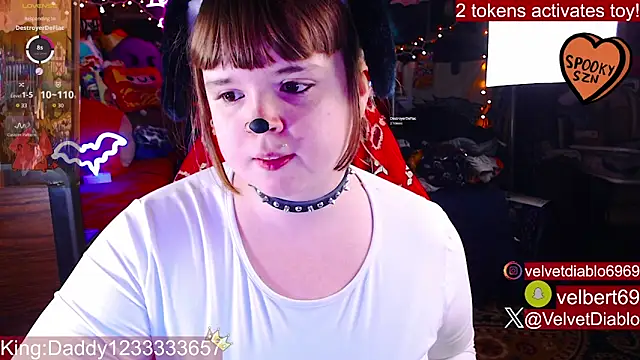 Snapshot of VelvetDiablo chatting on October 1, 2025, 11:41 pm VelvetDiablo online show from October 1, 2025, 11:41 pm