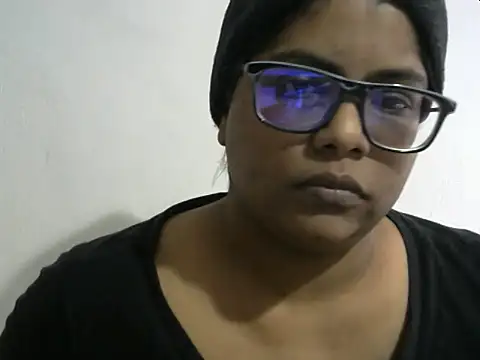 Sultryindianx100 online show from April 22, 2026, 8:32 am