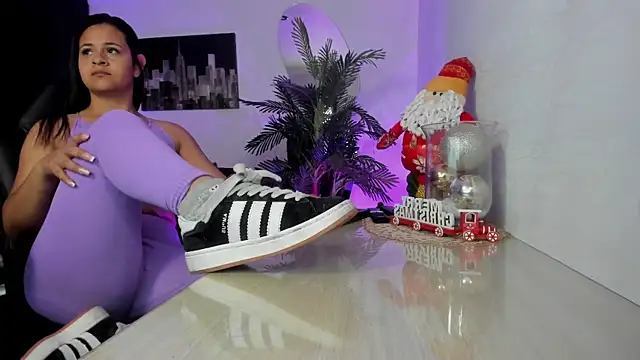 Snapshot of Amaia_Bushida chatting on December 2, 2025, 2:12 am Amaia Bushida online show from December 2, 2025, 2:12 am