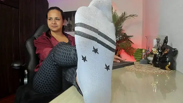 Snapshot of Amaia_Bushida chatting on April 21, 2026, 2:25 am Amaia Bushida online show from April 21, 2026, 2:25 am