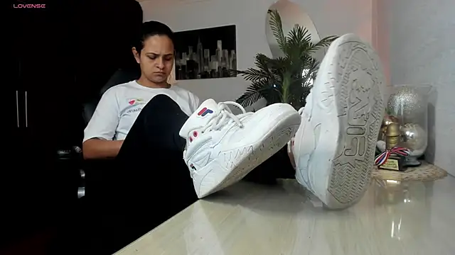 Snapshot of Amaia_Bushida chatting on December 16, 2025, 2:38 am Amaia Bushida online show from December 16, 2025, 2:38 am