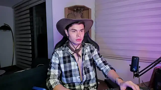 alejooo twink online show from February 27, 2026, 2:56 am