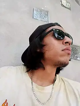 AlexAlejandro13 online show from May 22, 2026, 8:29 pm