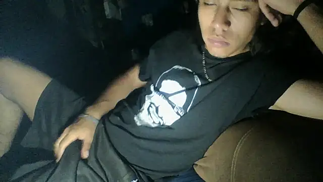 AlexAlejandro13 online show from May 20, 2026, 7:16 am