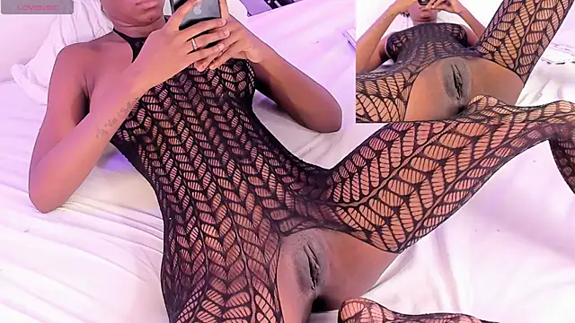 Snapshot of AgathaFoxx chatting on February 7, 2025, 4:37 am AgathaFoxx online show from February 7, 2025, 4:37 am