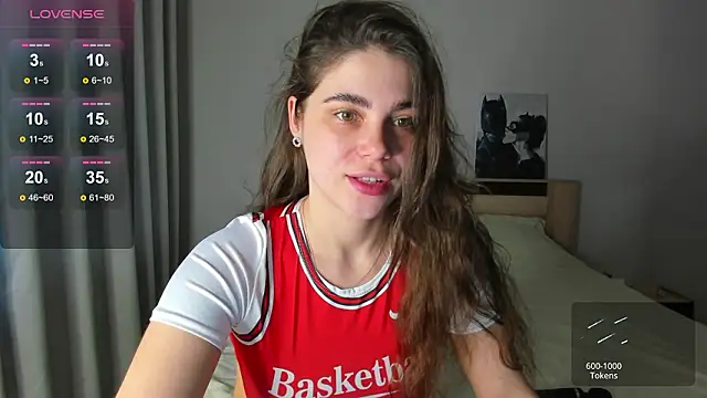 Snapshot of Bella_Foryou chatting on March 28, 2026, 4:13 am Bella Foryou online show from March 28, 2026, 4:13 am